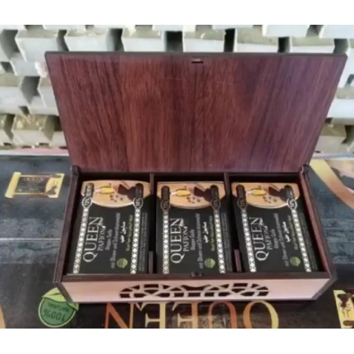 Trzy mydła oliwkowe ( 72% oliwy ) z olejem czarnuszki i ziołami w drewnianym, ozdobnym pudełku